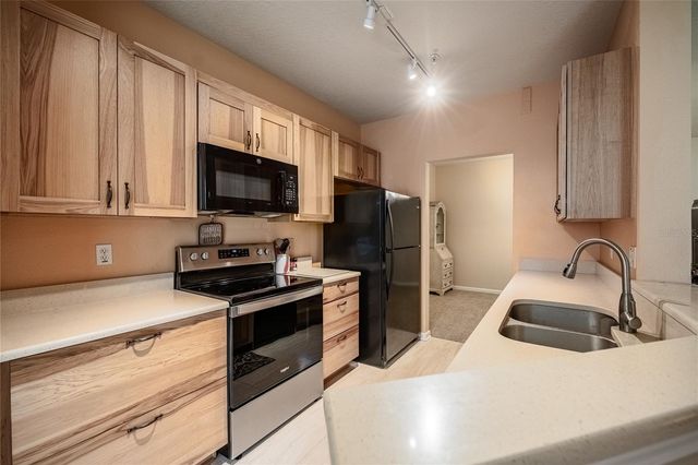 2242 KINGS PALACE DRIVE 2242, Riverview, FL 33578