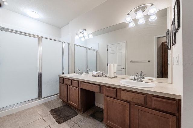 2242 KINGS PALACE DRIVE 2242, Riverview, FL 33578