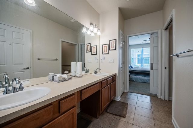 2242 KINGS PALACE DRIVE 2242, Riverview, FL 33578