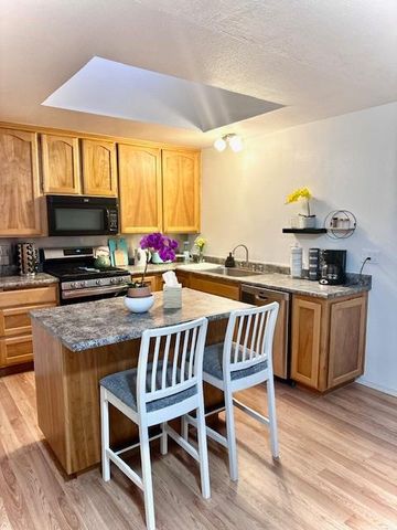 6107 Hillsdale, Sacramento, CA 95842