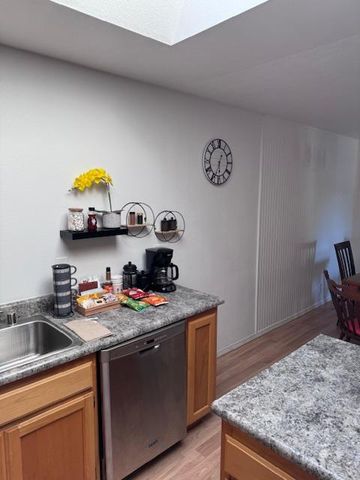 6107 Hillsdale, Sacramento, CA 95842