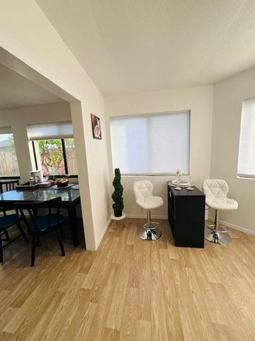 6107 Hillsdale, Sacramento, CA 95842