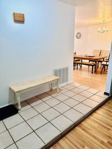 6107 Hillsdale, Sacramento, CA 95842