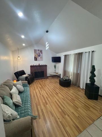 6107 Hillsdale, Sacramento, CA 95842