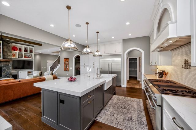 1738 S 40th Court, West Des Moines, IA 50265