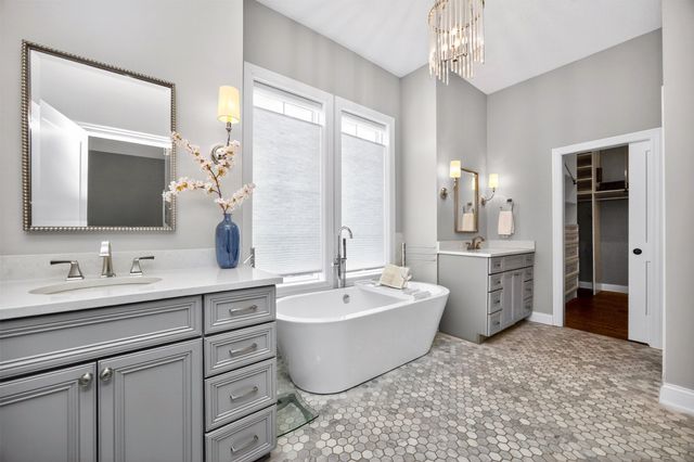 1738 S 40th Court, West Des Moines, IA 50265