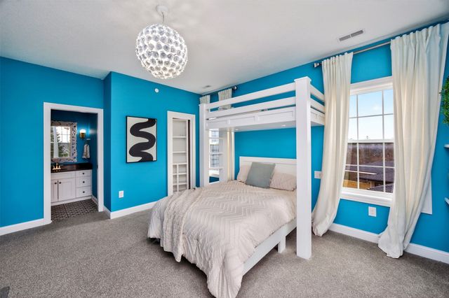 1738 S 40th Court, West Des Moines, IA 50265