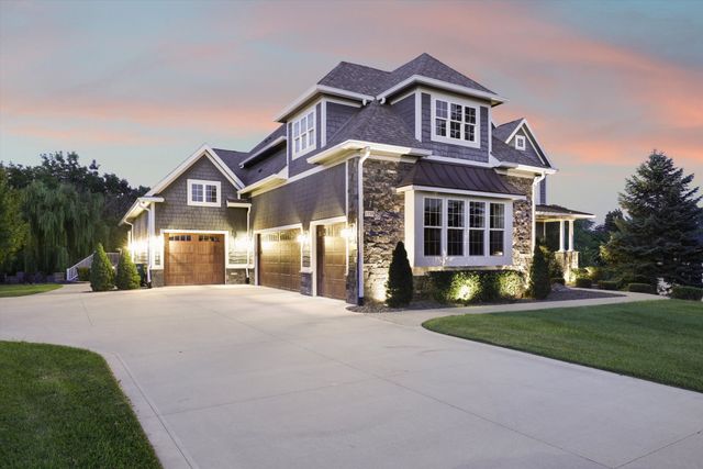 1738 S 40th Court, West Des Moines, IA 50265