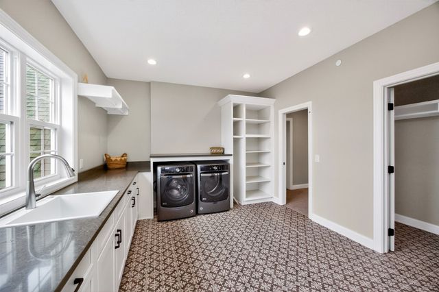 1738 S 40th Court, West Des Moines, IA 50265