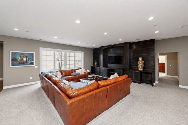 1738 S 40th Court, West Des Moines, IA 50265