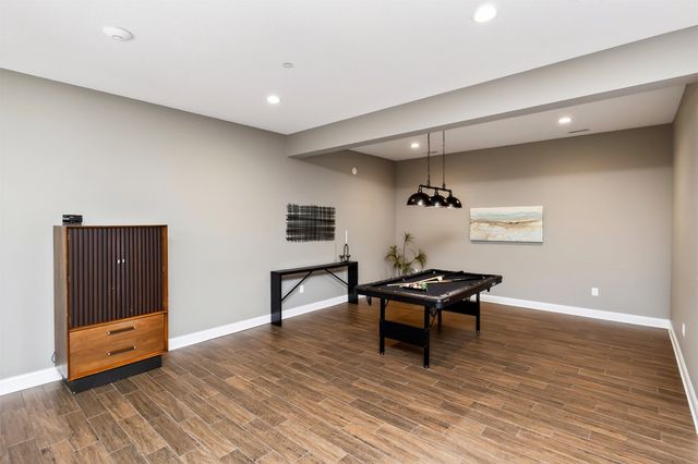 1738 S 40th Court, West Des Moines, IA 50265