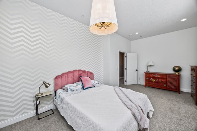 1738 S 40th Court, West Des Moines, IA 50265