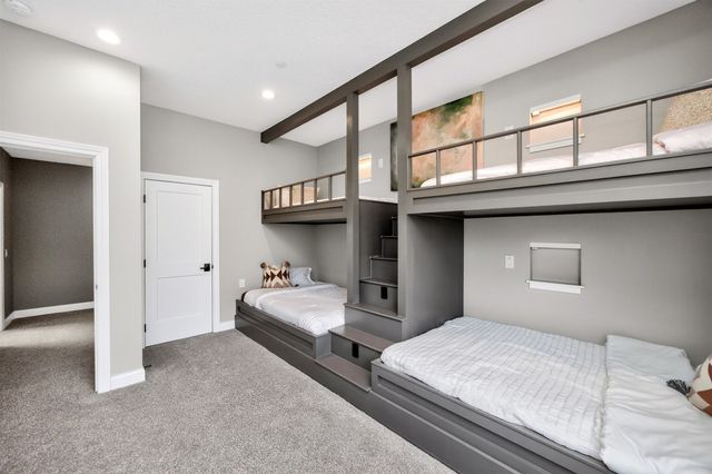 1738 S 40th Court, West Des Moines, IA 50265