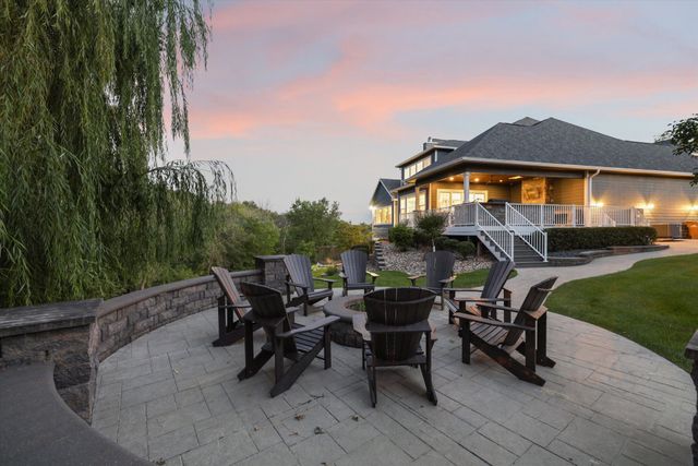 1738 S 40th Court, West Des Moines, IA 50265