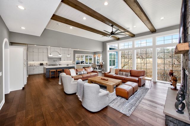 1738 S 40th Court, West Des Moines, IA 50265