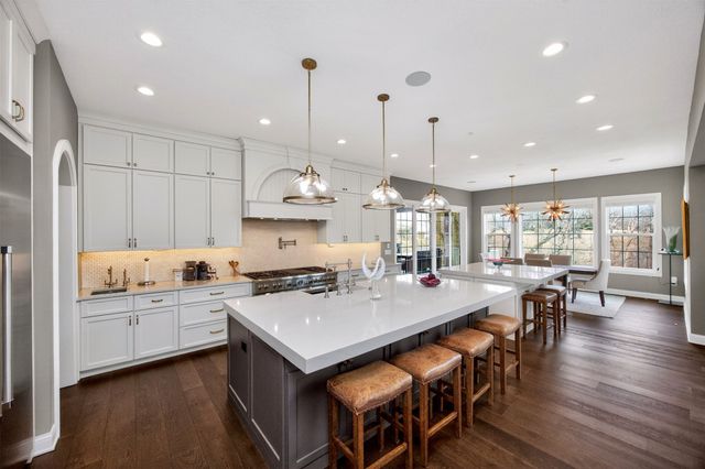 1738 S 40th Court, West Des Moines, IA 50265