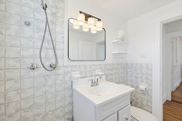 15 Grayson St, Boston, MA 02124