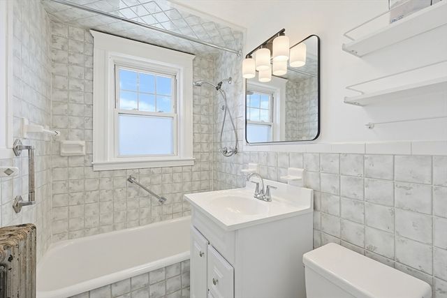 15 Grayson St, Boston, MA 02124