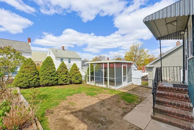 15 Grayson St, Boston, MA 02124