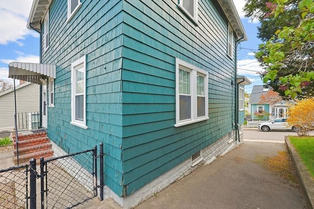 15 Grayson St, Boston, MA 02124