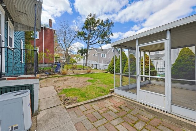 15 Grayson St, Boston, MA 02124