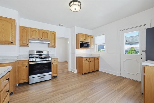 15 Grayson St, Boston, MA 02124