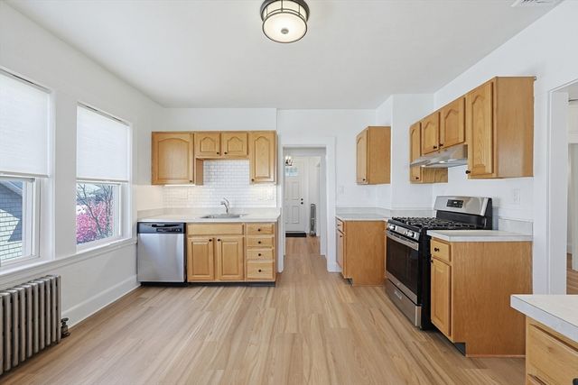 15 Grayson St, Boston, MA 02124
