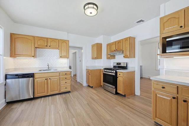 15 Grayson St, Boston, MA 02124