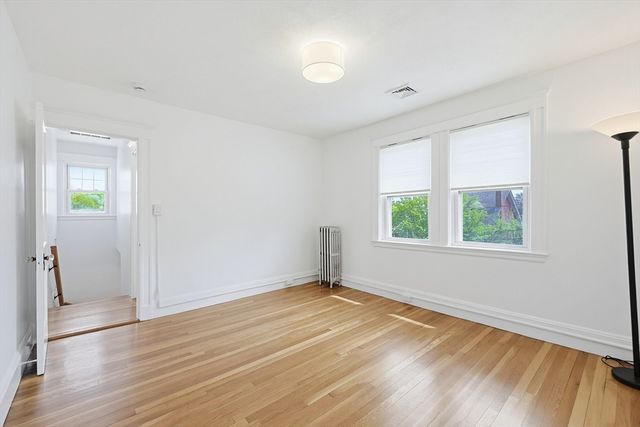 15 Grayson St, Boston, MA 02124