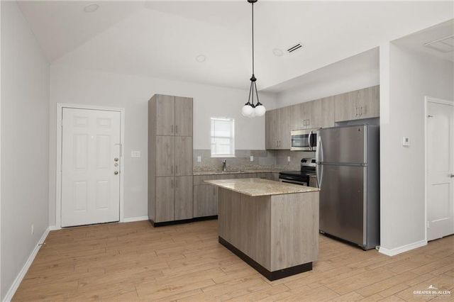 2708 E Eisenhower Avenue 4, Alton, TX 78573