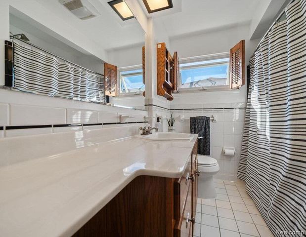 6567 Sterling Court, Garden City, MI 48135