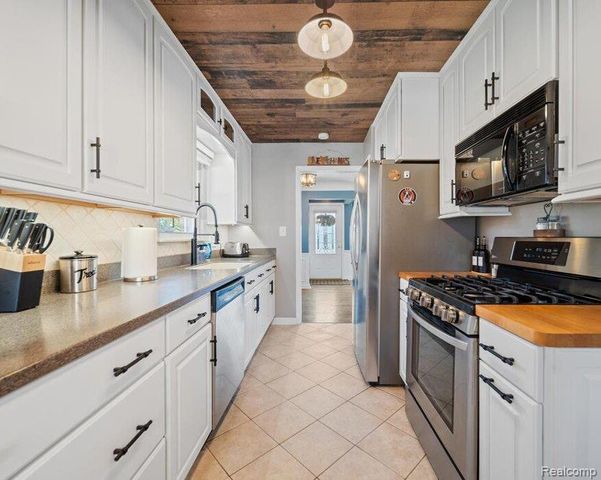 6567 Sterling Court, Garden City, MI 48135