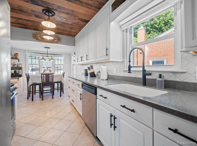 6567 Sterling Court, Garden City, MI 48135