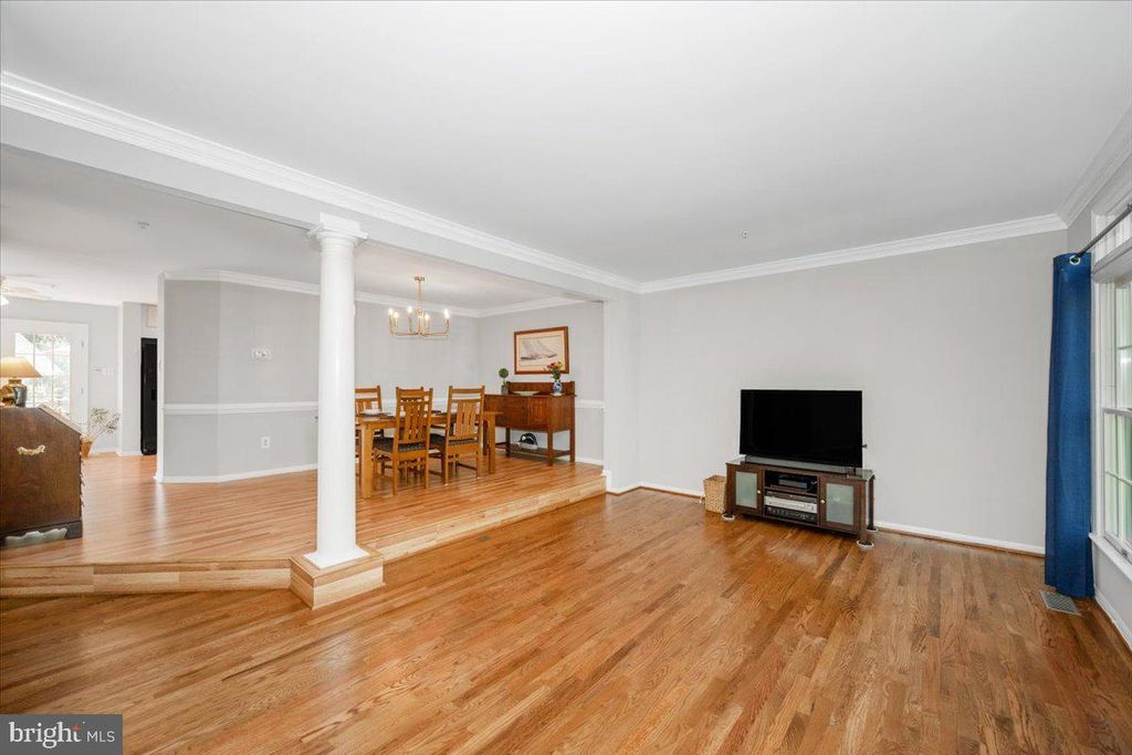 Image 11 of property listing at 15814 GLACIER CT, Gaithersburg, MD 20878