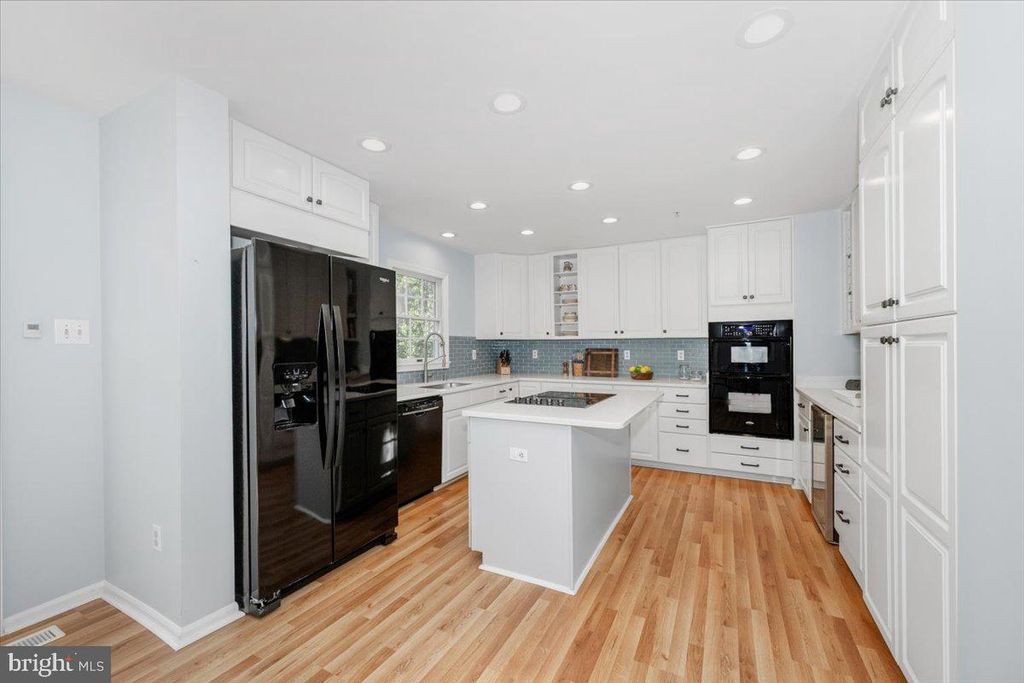 Image 16 of property listing at 15814 GLACIER CT, Gaithersburg, MD 20878