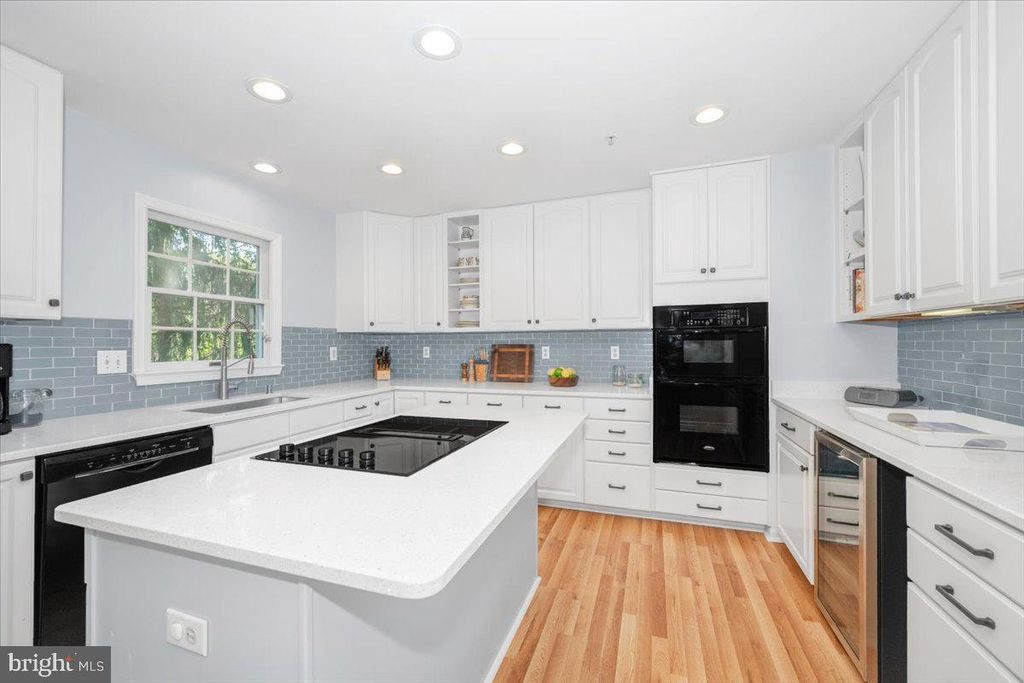 Image 18 of property listing at 15814 GLACIER CT, Gaithersburg, MD 20878