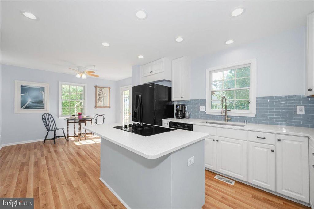 Image 20 of property listing at 15814 GLACIER CT, Gaithersburg, MD 20878