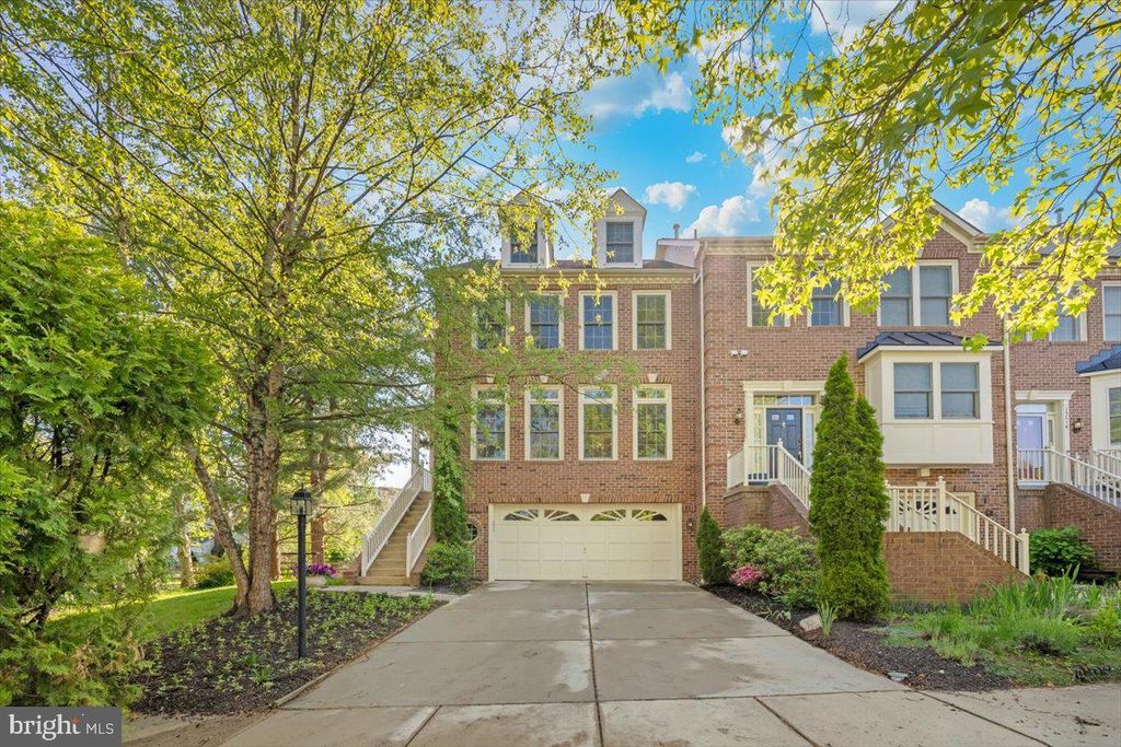 Image 3 of property listing at 15814 GLACIER CT, Gaithersburg, MD 20878