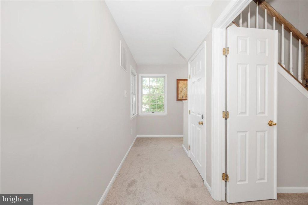 Image 32 of property listing at 15814 GLACIER CT, Gaithersburg, MD 20878
