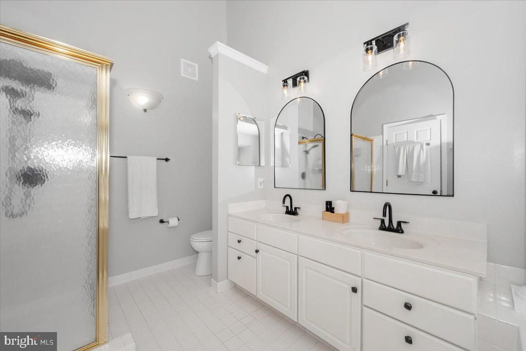 Image 40 of property listing at 15814 GLACIER CT, Gaithersburg, MD 20878