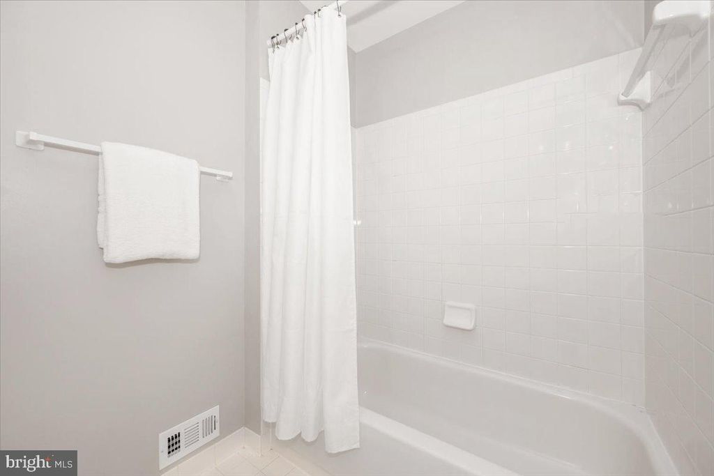 Image 50 of property listing at 15814 GLACIER CT, Gaithersburg, MD 20878