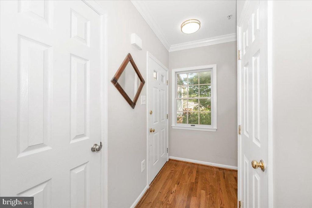 Image 7 of property listing at 15814 GLACIER CT, Gaithersburg, MD 20878