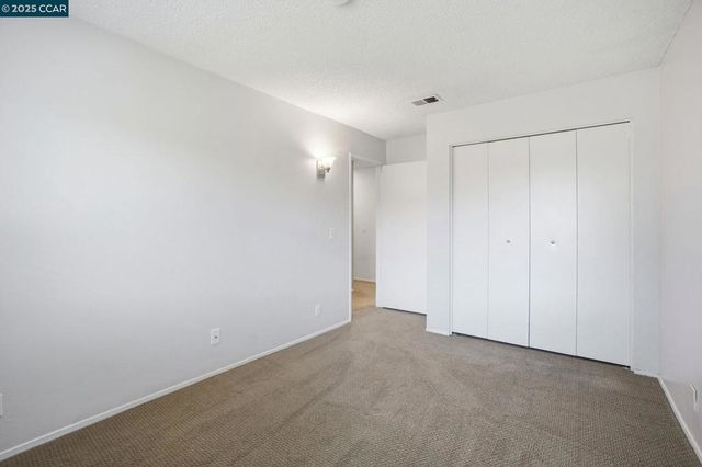 1045 Mohr Ln B, Concord, CA 94518