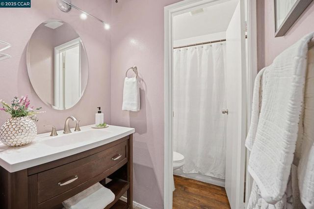 1045 Mohr Ln B, Concord, CA 94518