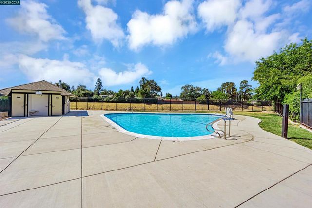 1045 Mohr Ln B, Concord, CA 94518