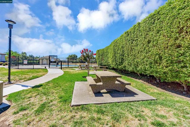 1045 Mohr Ln B, Concord, CA 94518