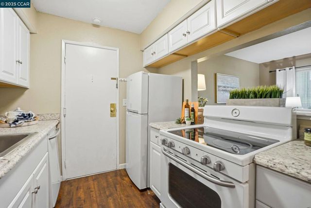 1045 Mohr Ln B, Concord, CA 94518