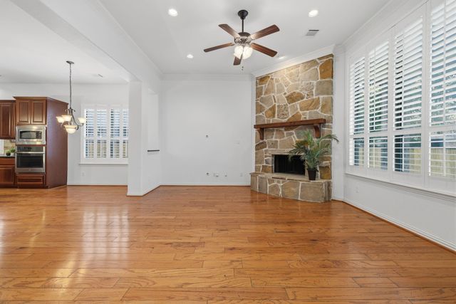 7 Woodmoor Place, Magnolia, TX 77354