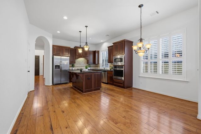 7 Woodmoor Place, Magnolia, TX 77354