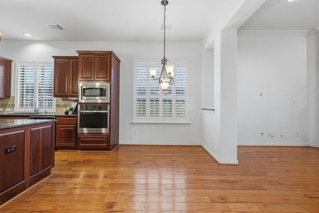 7 Woodmoor Place, Magnolia, TX 77354
